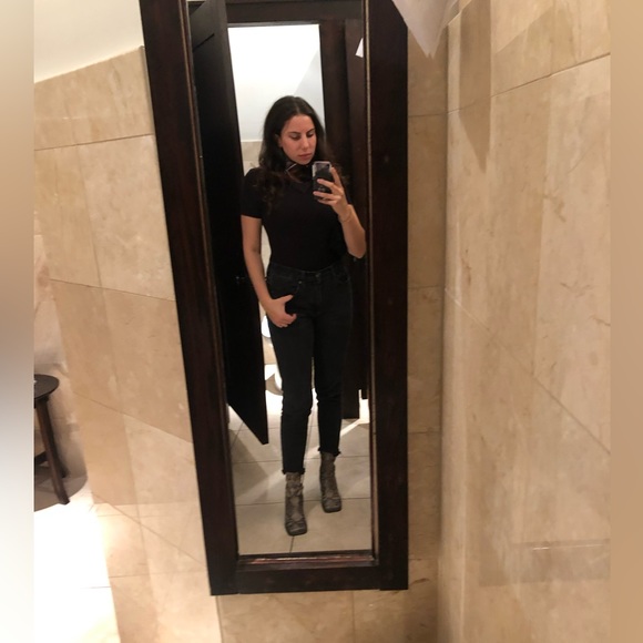 Meet your Posher, Constance - Picture 1 of 1